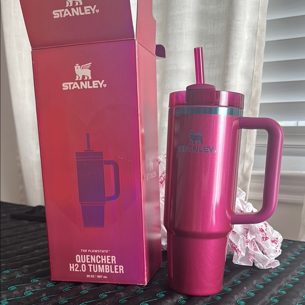 Stanley Magenta Quencher H2.0 Tumbler